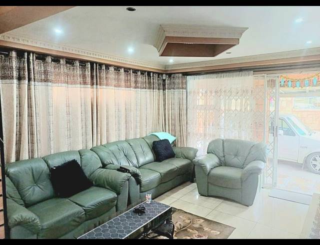 3 BEDROOM HOUSE FOR SALE IN TRENANCE MANOR